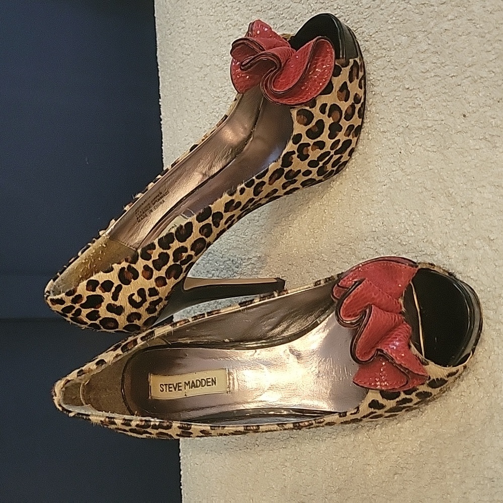 STEVE MADDEN Regal Leopard Heels  Sz 8.5